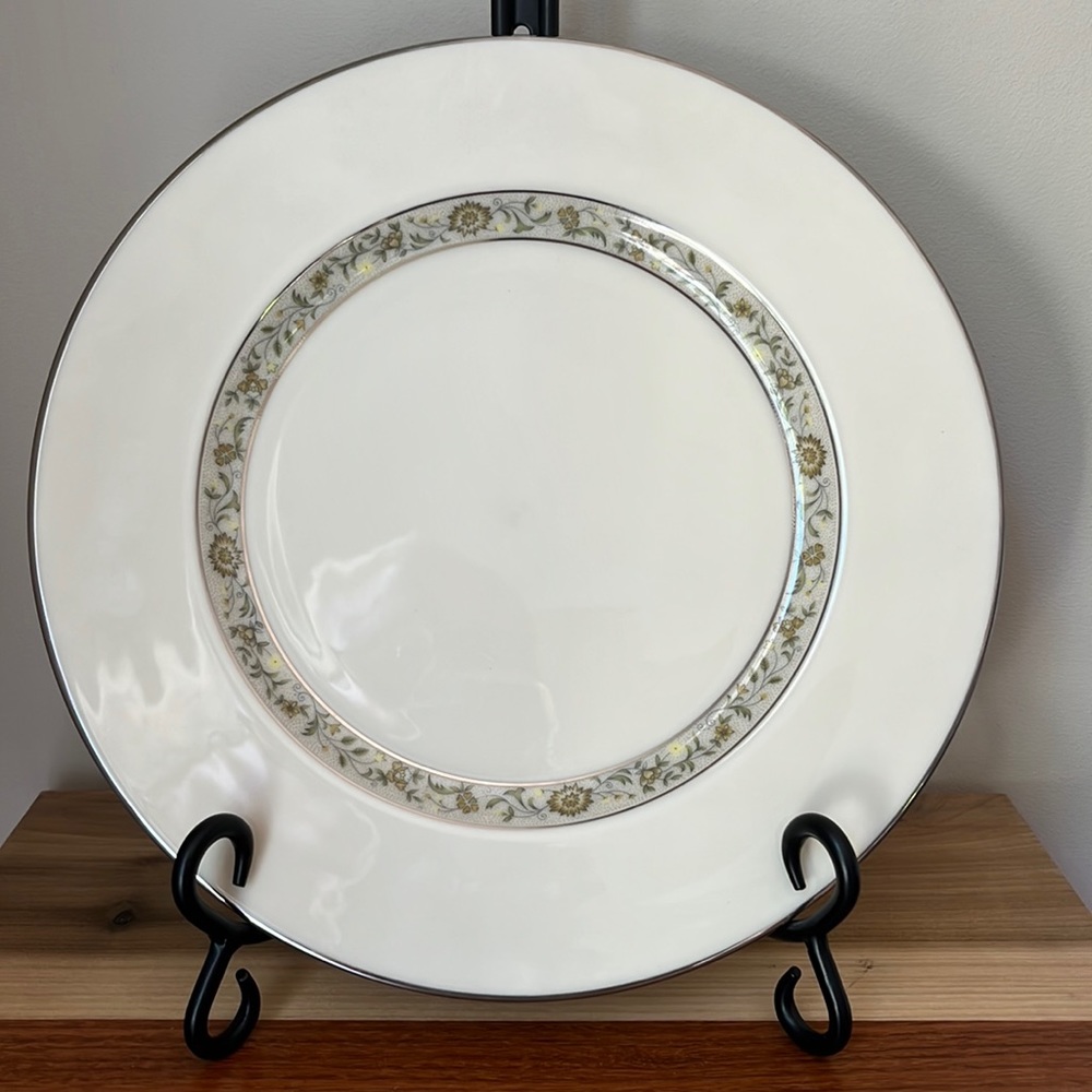 EUC Lenox Springdale Dinner Plate
